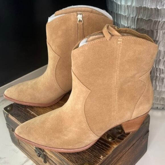 Vince Camuto Shoes - Vince Camuto Salintino Booties in Tan